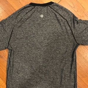 Lululemon Men Long Sleeve - Medium