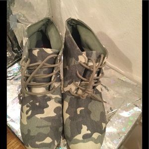 🌺Camo Wedge Booties🌺 NWOT