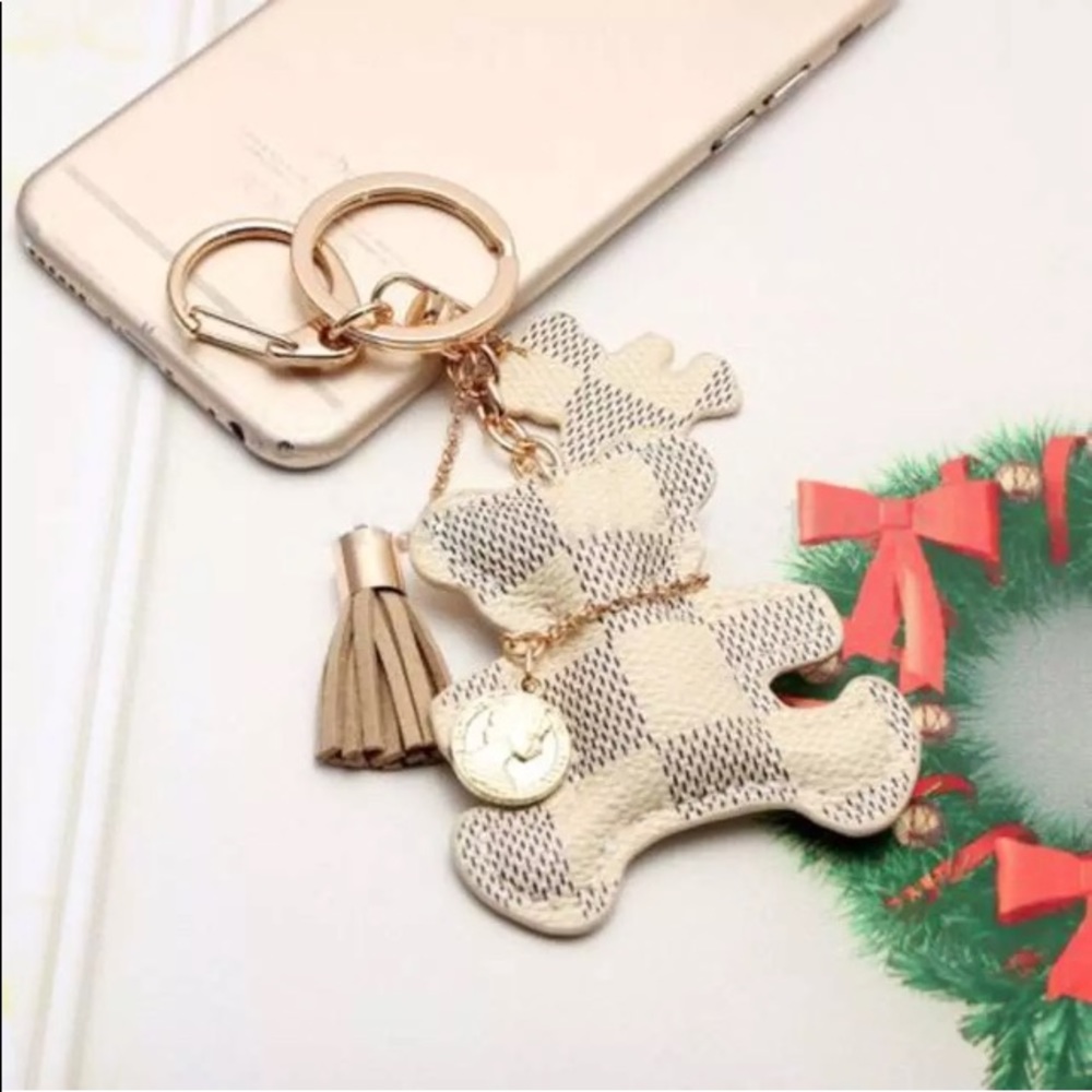 Cute Handmade white leather bear for your bags !