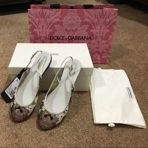 It’s brand new never been worn. 100% authentic