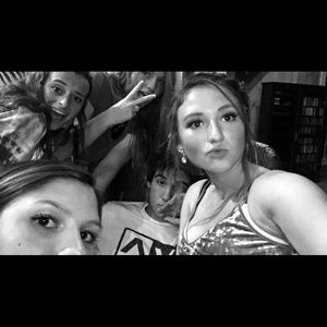 Meet your Posher, Lizzie