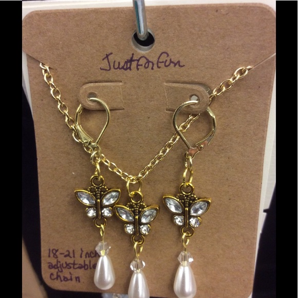 Butterfly Rhinestone Earrings with Pearl Drop - Picture 4 of 8