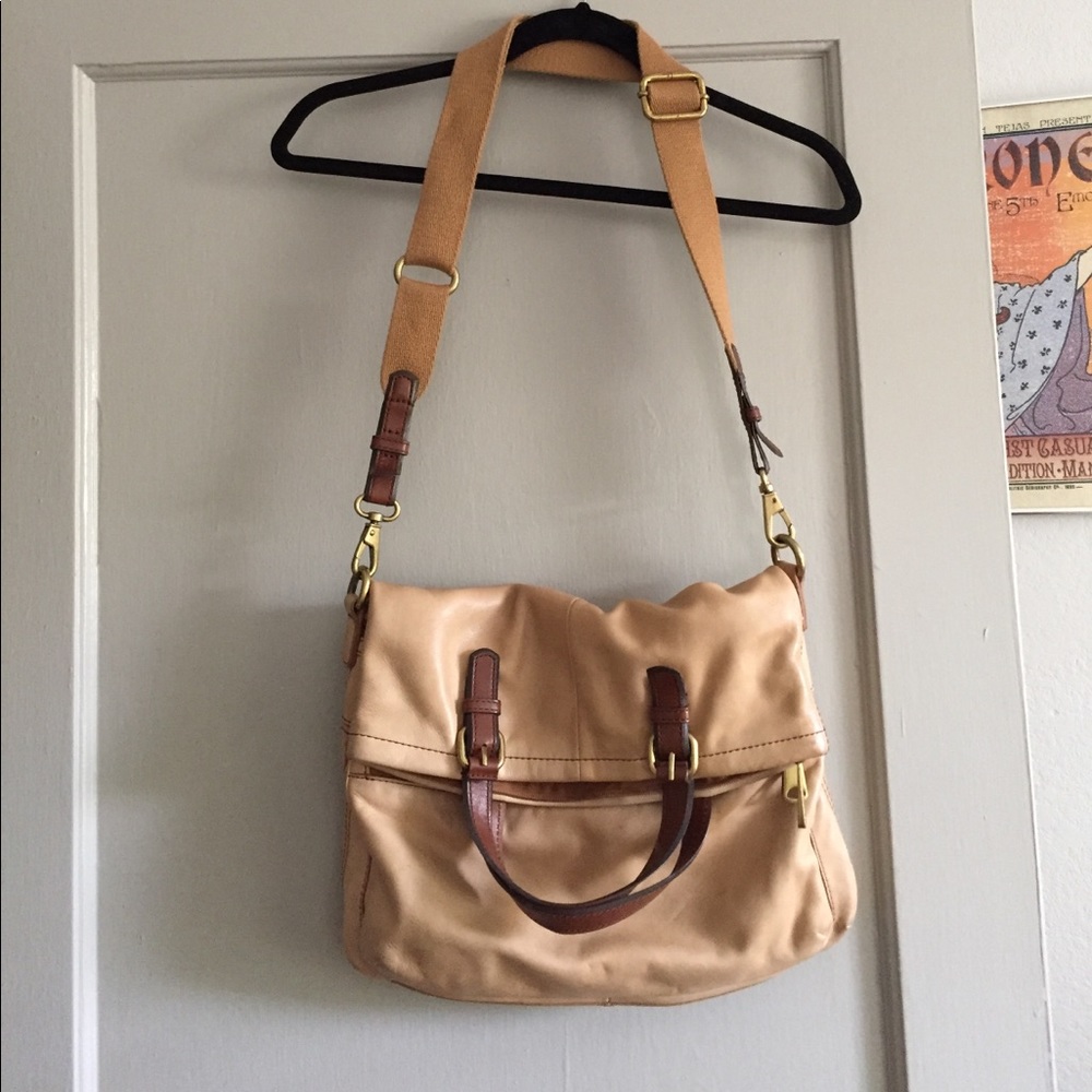 Fossil Explorer Tote in camel