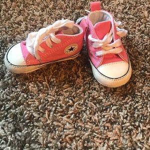 Crib converse shoes (girls)