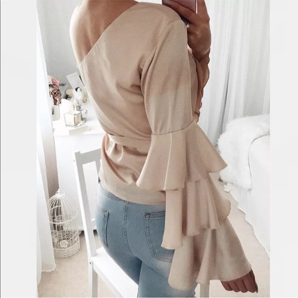 Sexy Exposed Shoulder Bell Sleeve Top - Picture 3 of 6