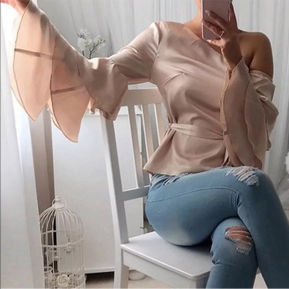 Sexy Exposed Shoulder Bell Sleeve Top - Picture 2 of 6