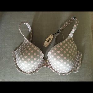 Victoria Secret Brassiere Size 34c