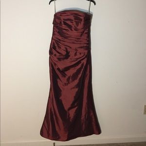 Very elegant dress with its shall