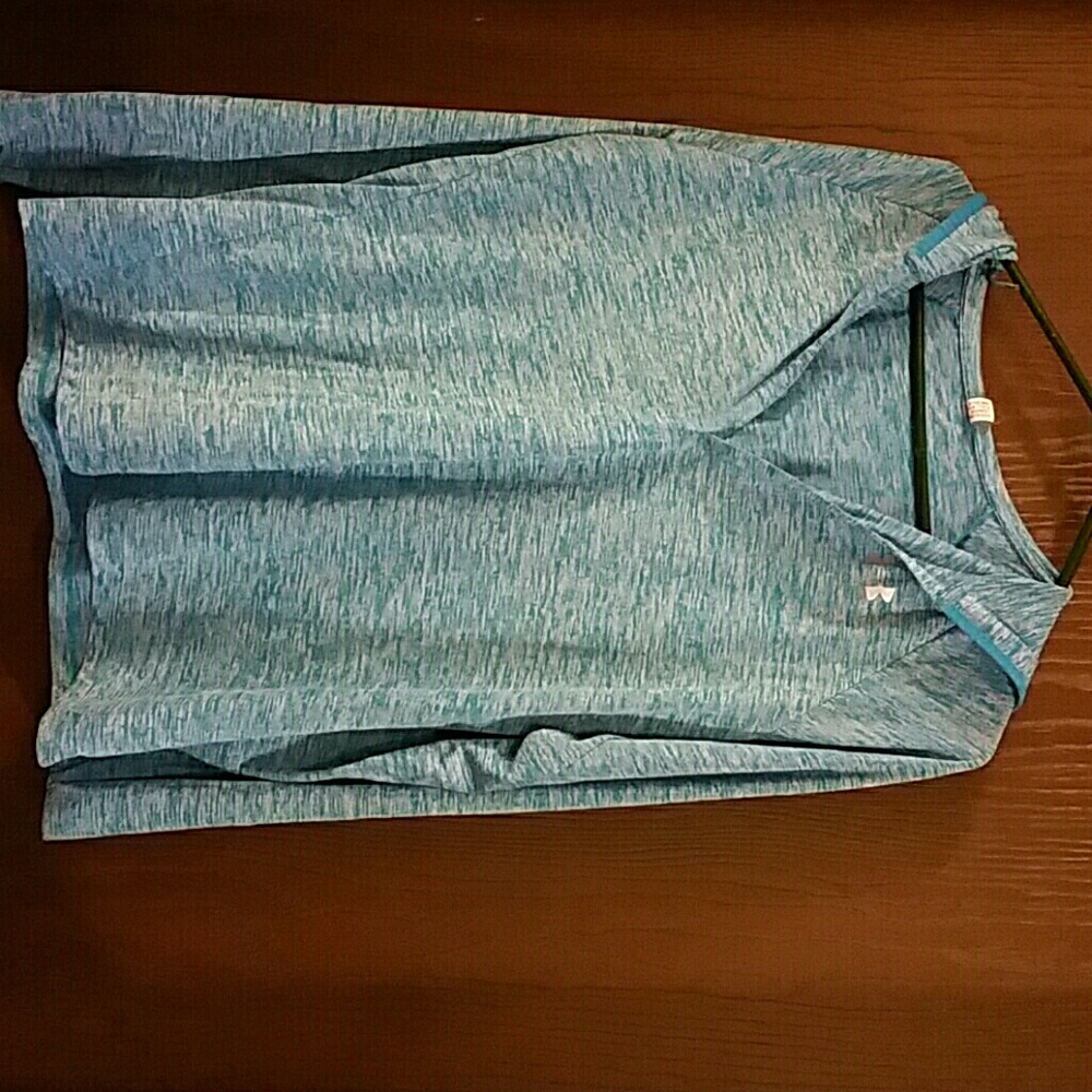 Under armour large thin hoody.