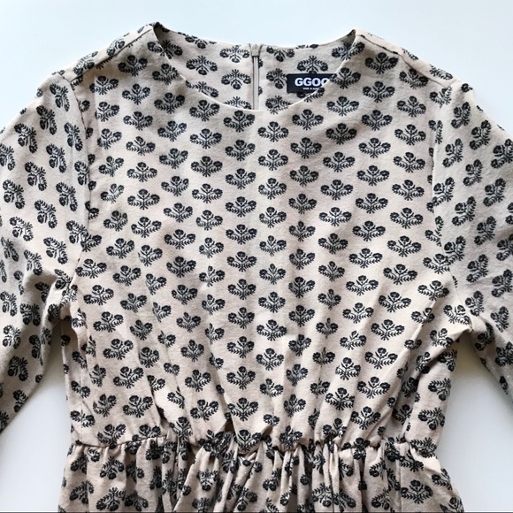 Victorian Floral Print Bell Sleeve Dress - Picture 2 of 7