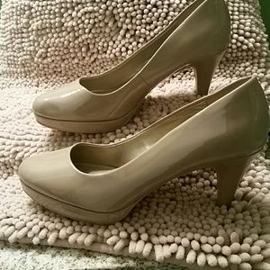 Bandolino size 8 nude color heels
