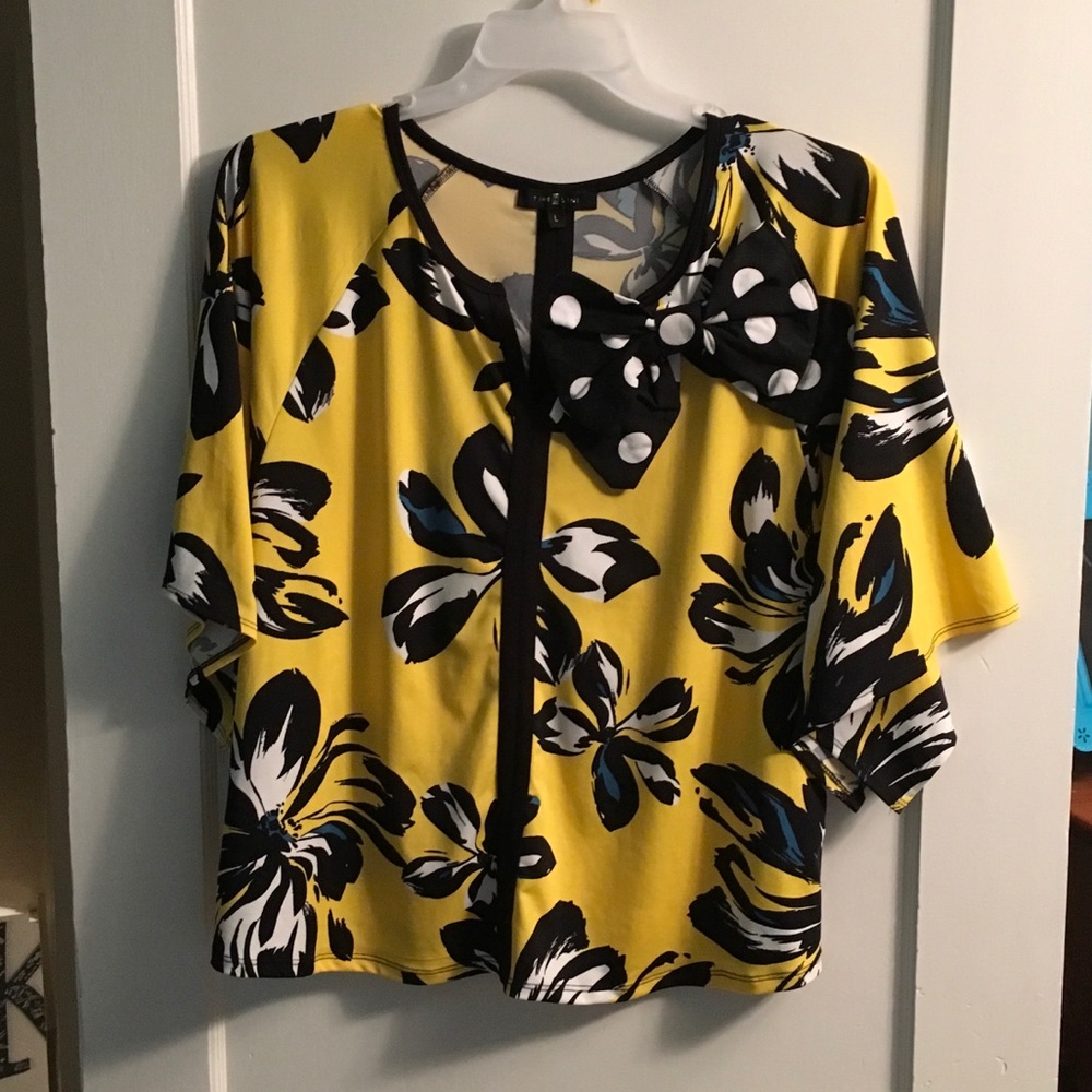 Adorable Yellow floral blouse