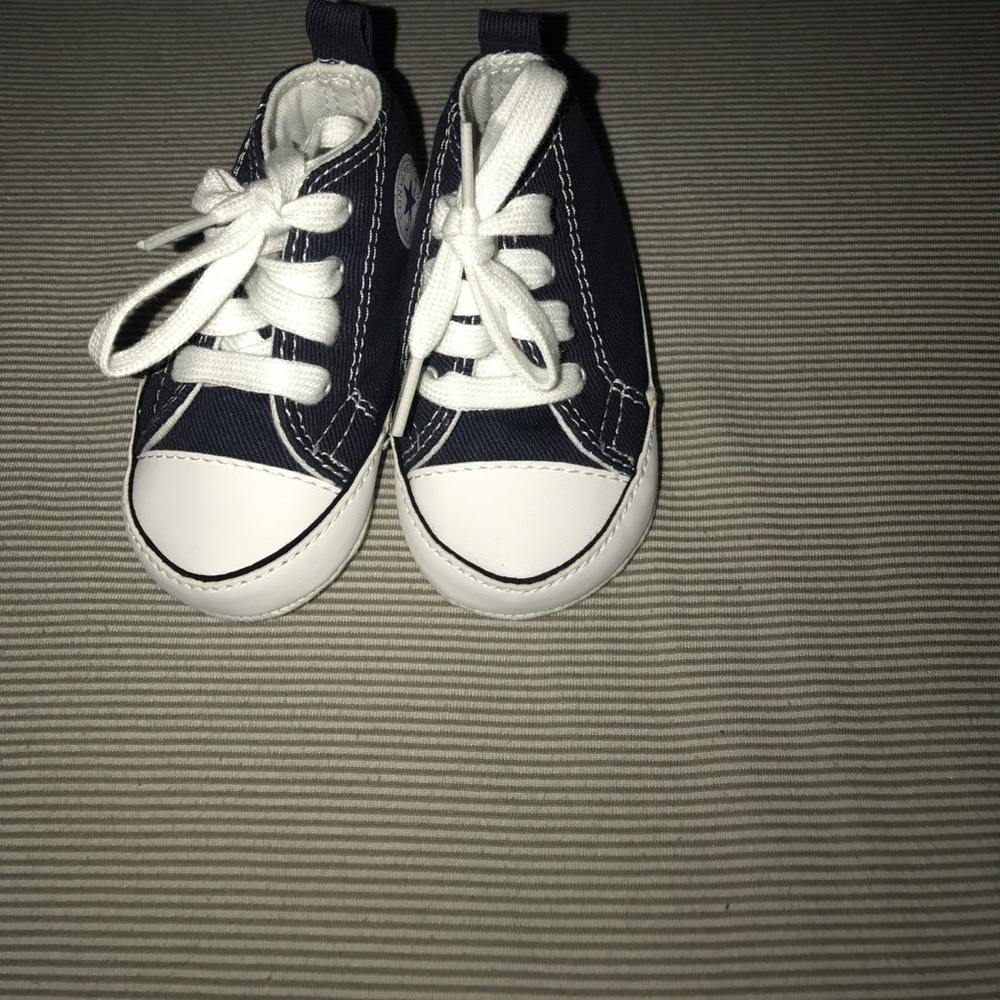 Navy blue converse