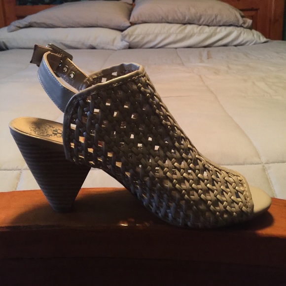 Vince Camuto sandals - Picture 3 of 7