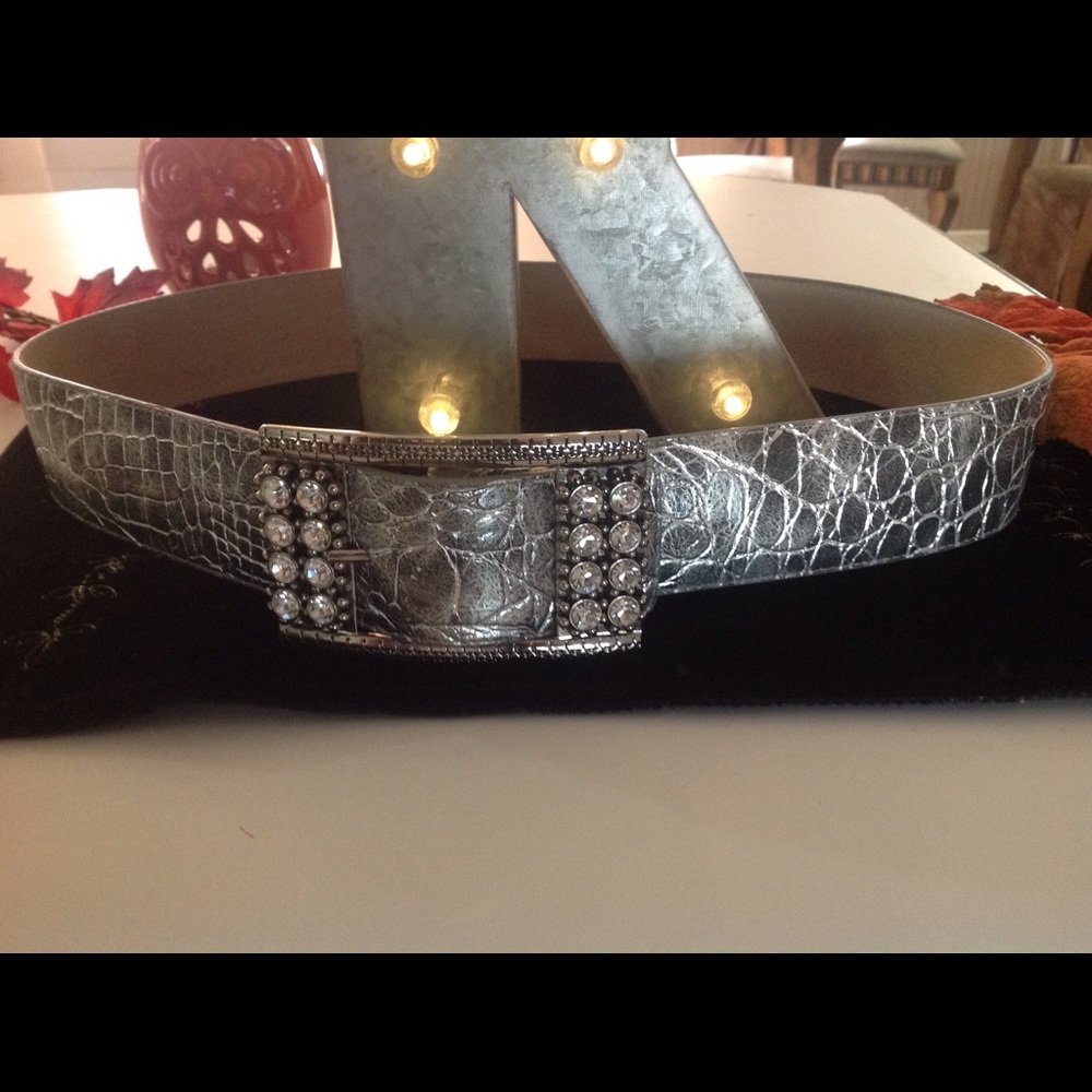 Ladies sm gray belt .