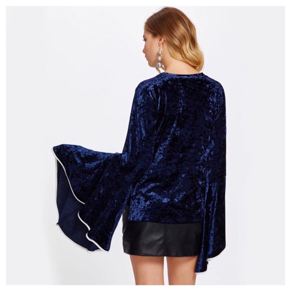 🎁 ‼️LAST CALL PRICE FIRM Blue Velvet Dramatic Sleeve Top - Picture 3 of 5