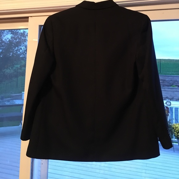 Black suit jacket - Picture 3 of 6