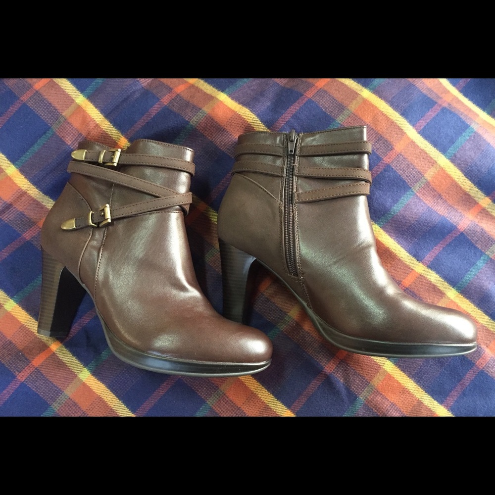 NIB Rialto booties