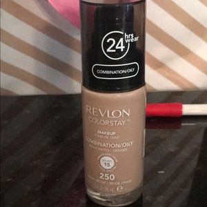 Revlon color stay foundation for oily/combo skin