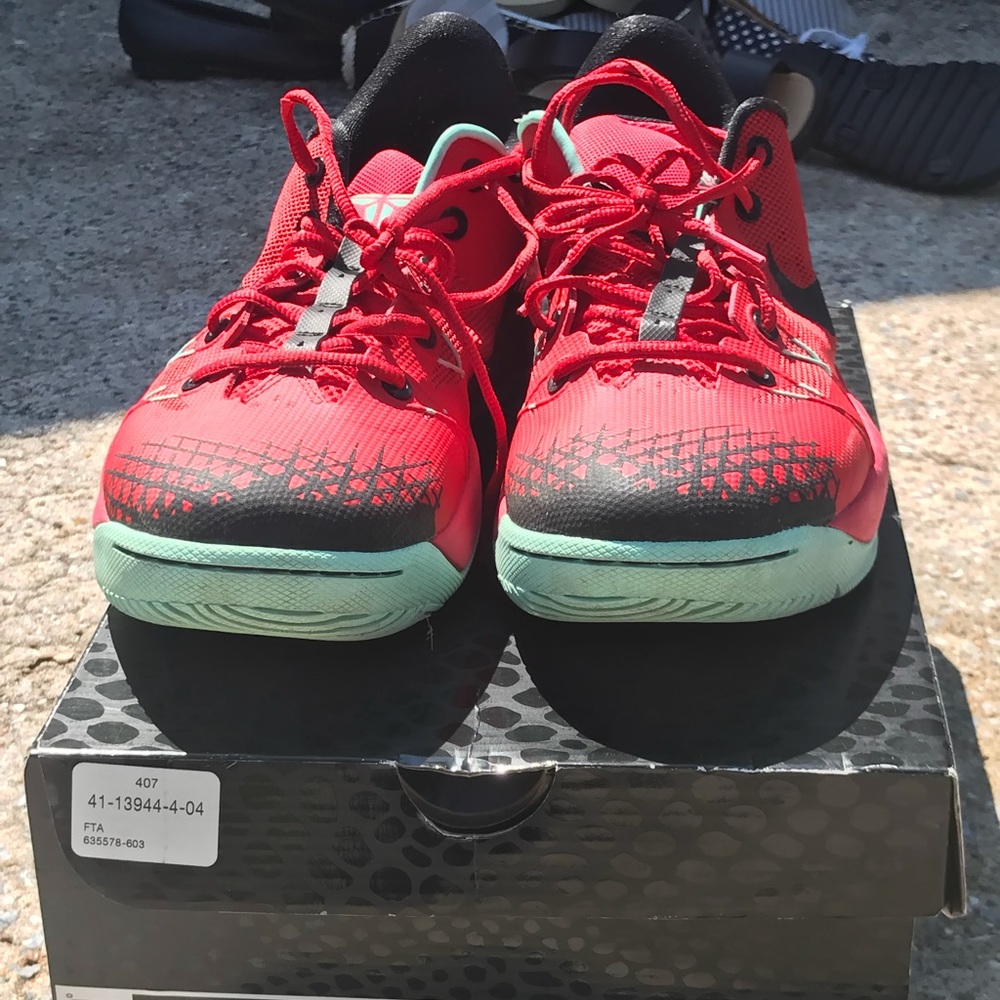 Kobe Venom Size 12 Men