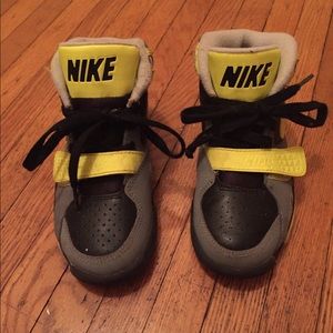 Boys Nike Air Sneakers, great condition!
