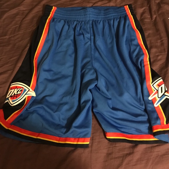 Oklahoma City Thunder team shorts - Picture 2 of 4