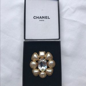 💕💕 lower price . CHANEL Pin. Never worn.