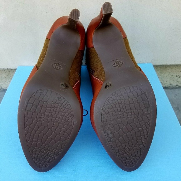 Chic Antonio Melani Booties - Picture 5 of 5