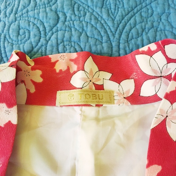Authentic red flowered kimono style wrap - Picture 4 of 4