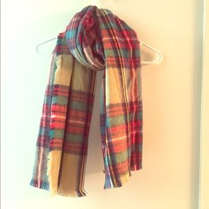 NWT scarf in eye catching plaid, magnificent!