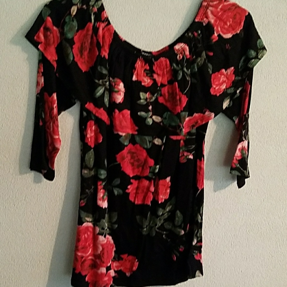 NWT Fashion scoop neck floral shirt