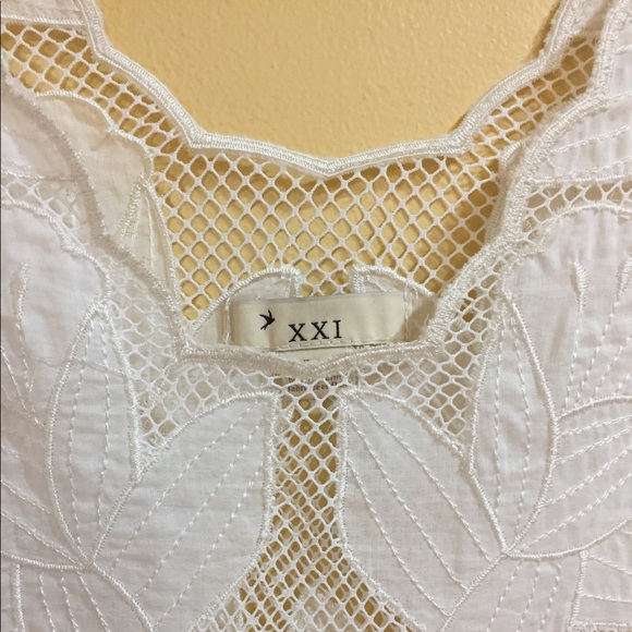 Floral tank - Picture 3 of 4