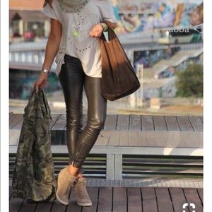 Guess Wedge Sneakers. Taupe w/ metallic details.