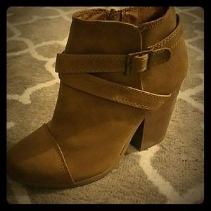 Adorable booties, EUC