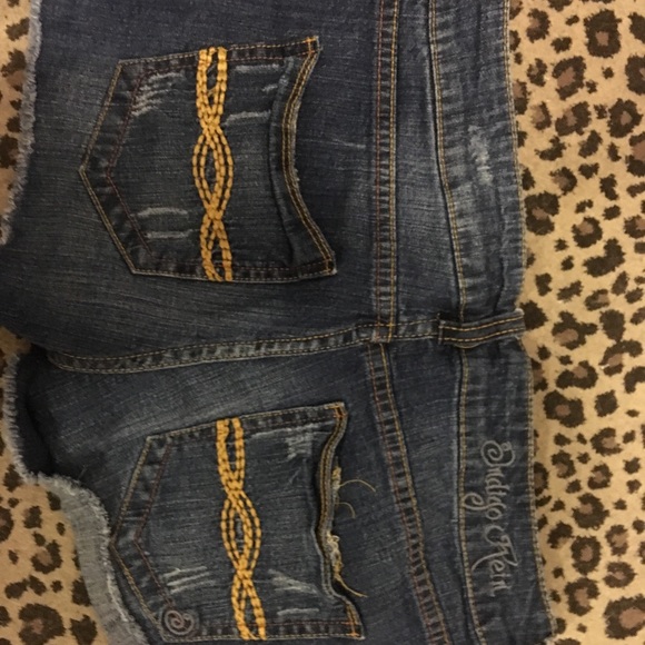 Distressed Jean shorts - Picture 2 of 2