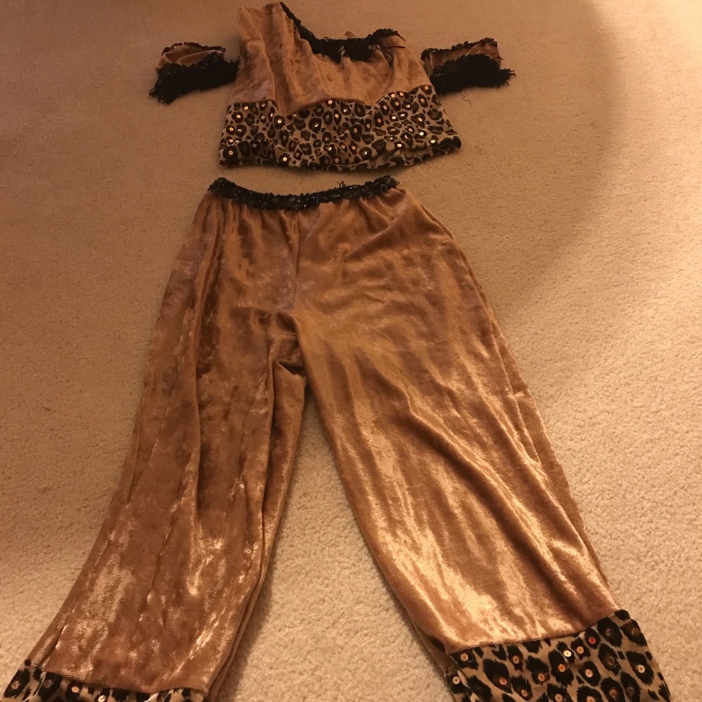 Women’s mid drift leopard “jungle” outfit