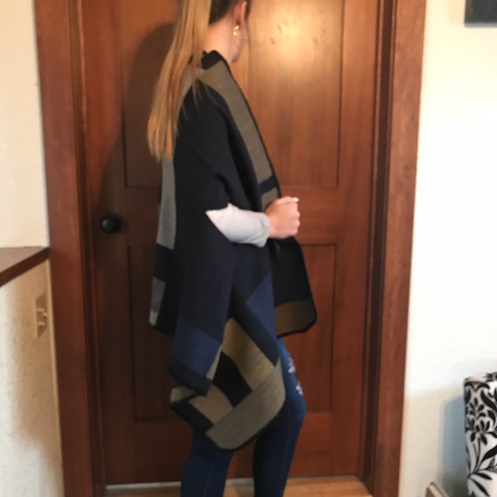 BEAUTIFUL PONCHO