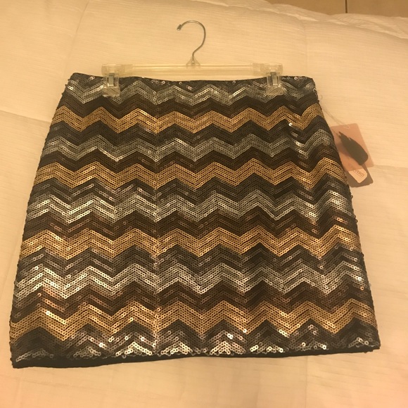 Skirt - Picture 2 of 2