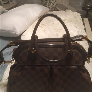 Brown checkered pattern Louis Vuitton