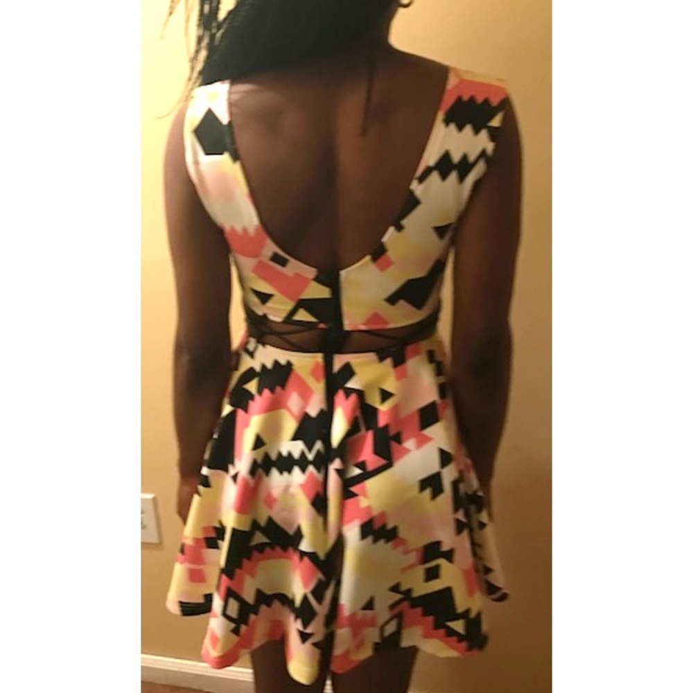 Geometric Pattern Midriff Baring Dress - Picture 2 of 3