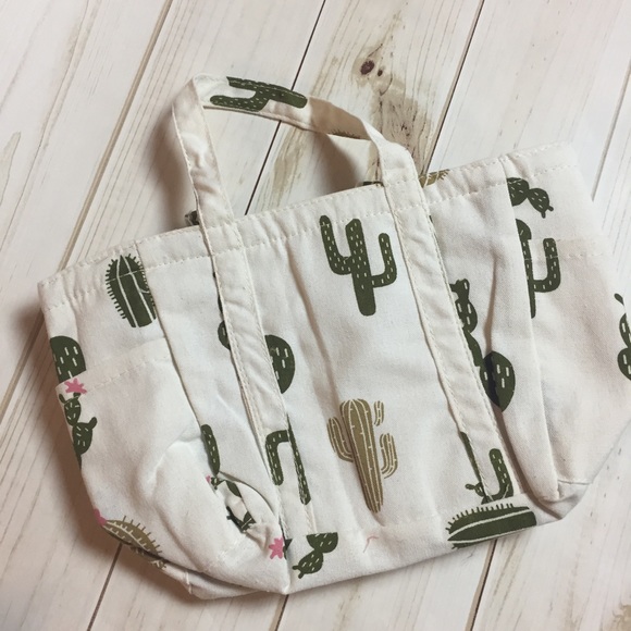Handbags - Super cute Cactus lunch bag