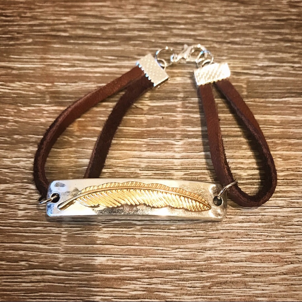 1 Left! NEW Artisan Suede Leather Feather Bracelet - Picture 2 of 6