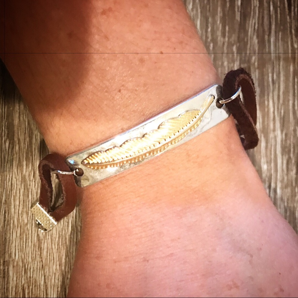 1 Left! NEW Artisan Suede Leather Feather Bracelet - Picture 3 of 6