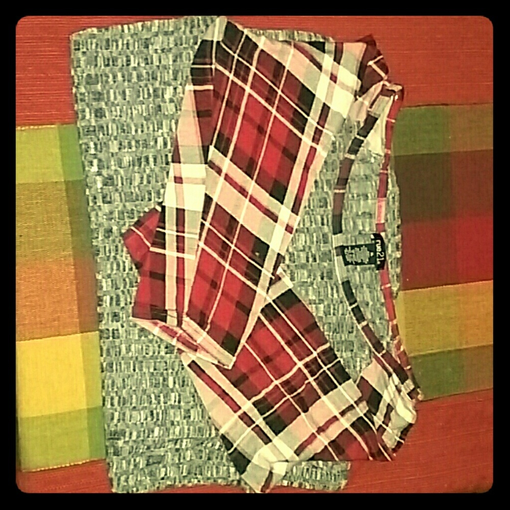 Rue 21 croped sleeved t shirt