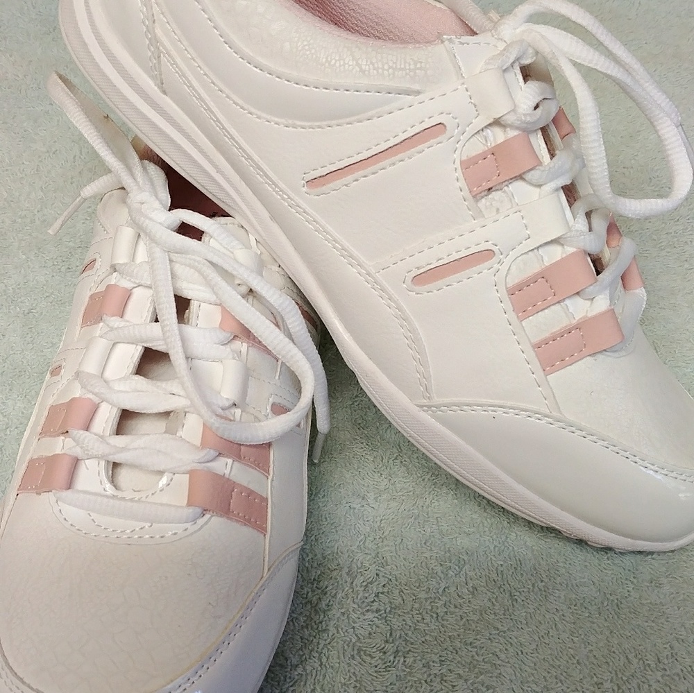 Avon Cushion Walk size 7
