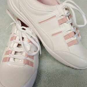 Avon Cushion Walk size 7