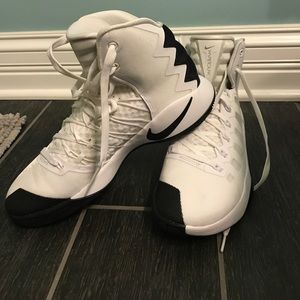 woman’s 2016 nike hyperdunks