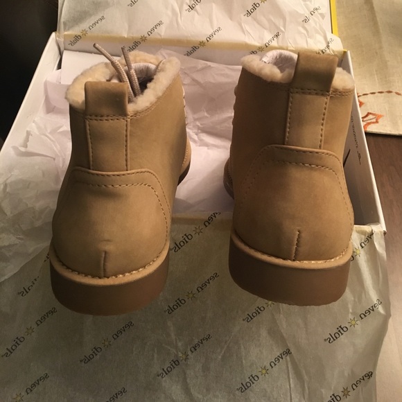🎁GREAT GIFT🎁 Stylish Booties - Picture 3 of 6