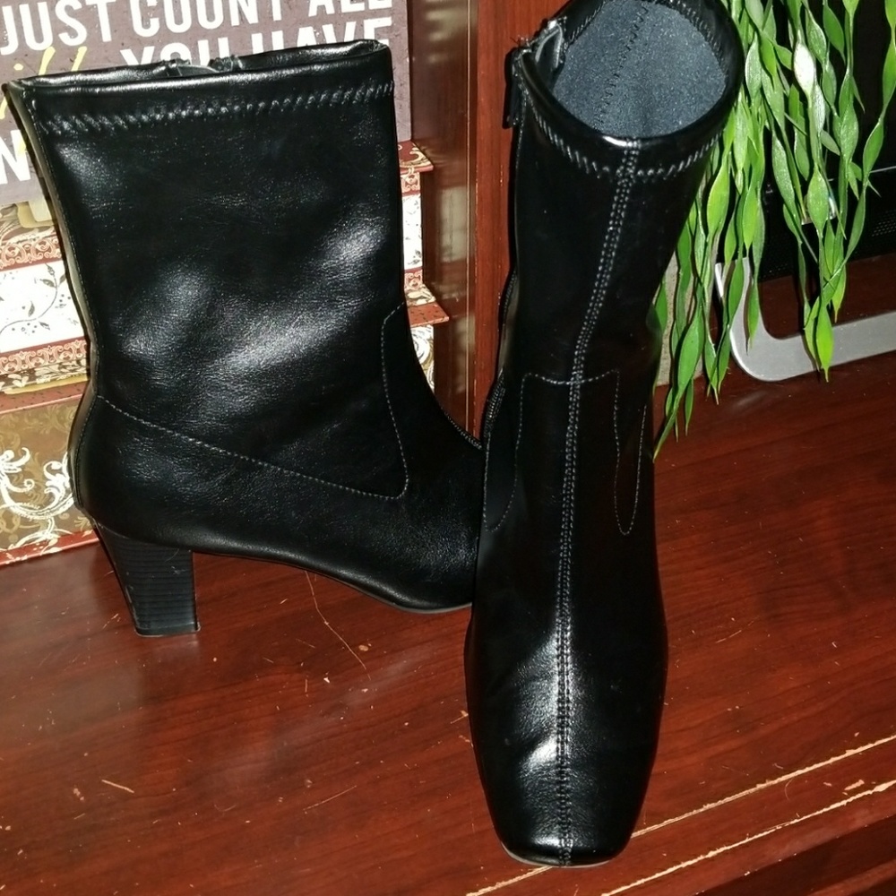 Black Aerosoles boots