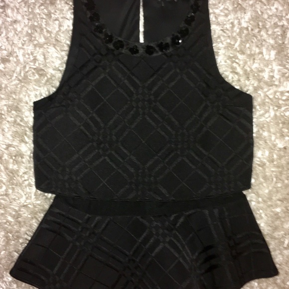 EXPRESS •Double Mesh Sequin Peplum Top - Picture 7 of 8